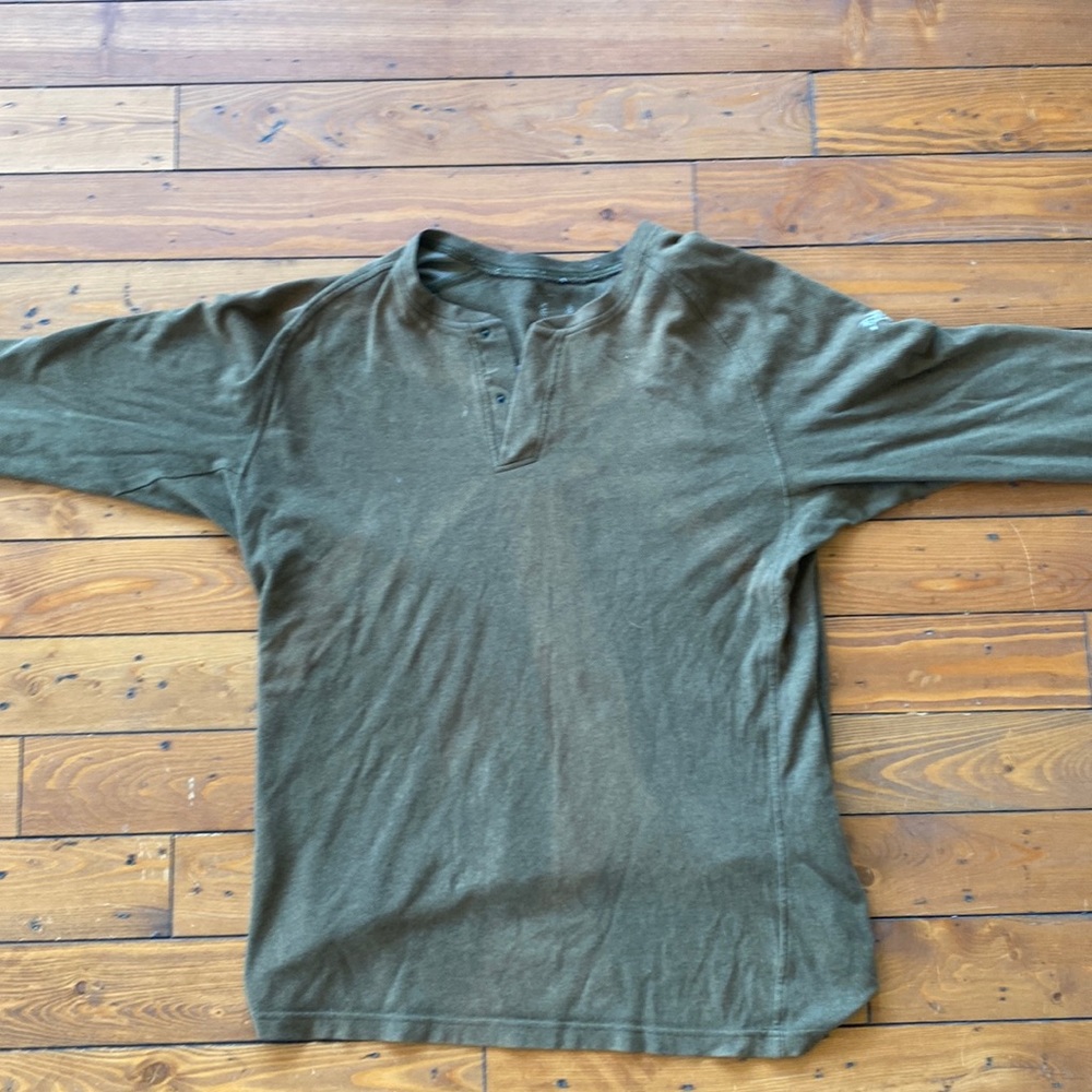 Arcteryx green men’s henley